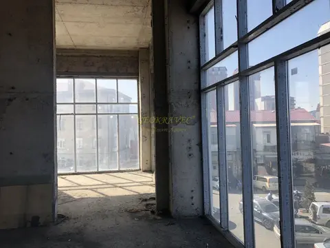 Коммерческая площадь в центре города в бизнес центре в Батуми плаза.