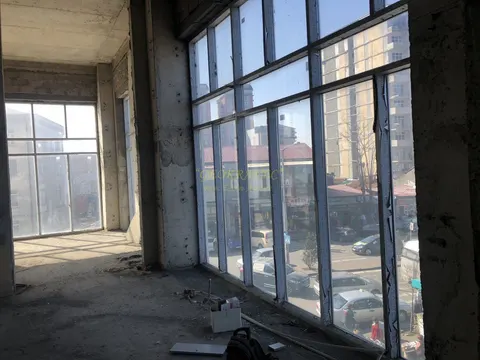 Коммерческая площадь в центре города в бизнес центре в Батуми плаза.