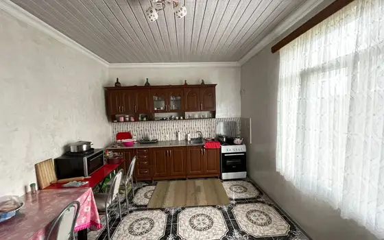 Двухэтажный дом возле Батуми с прекрасным видом на горы и город.