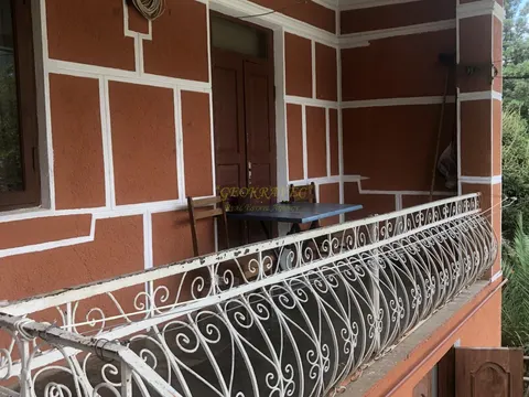 Продается частный дом в тихом районе с видом на горы в Хелвачаурском муниципалитете.