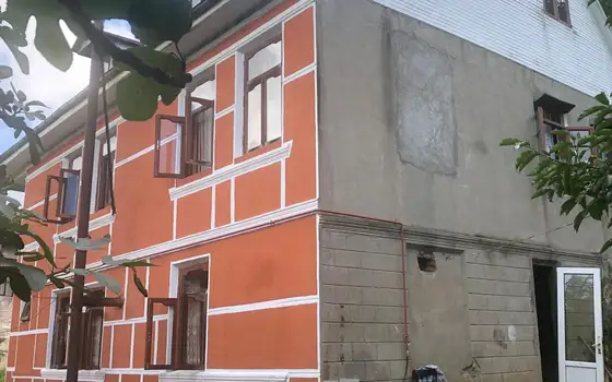 Продается частный дом в тихом районе с видом на горы в Хелвачаурском муниципалитете.