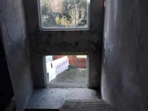 Трехэтажный частный дом, выгодно под семейную гостиницу от моря в километре.