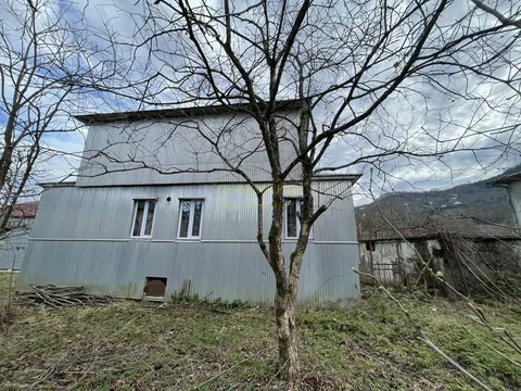 Дом на продаже в Аджарии с прекрасным пейзажным видом на горы.