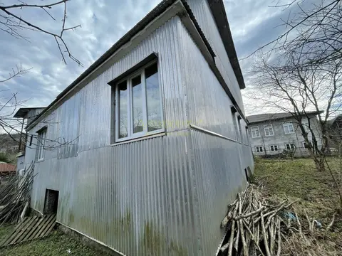 Дом на продаже в Аджарии с прекрасным пейзажным видом на горы.