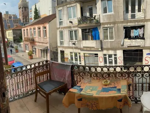 Четырехкомнатная квартира в исторической части города у площади Пьяцца.