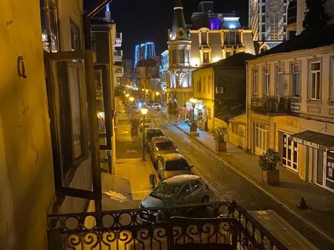Четырехкомнатная квартира в исторической части города у площади Пьяцца.