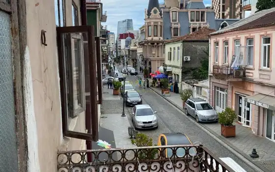 Четырехкомнатная квартира в исторической части города у площади Пьяцца.