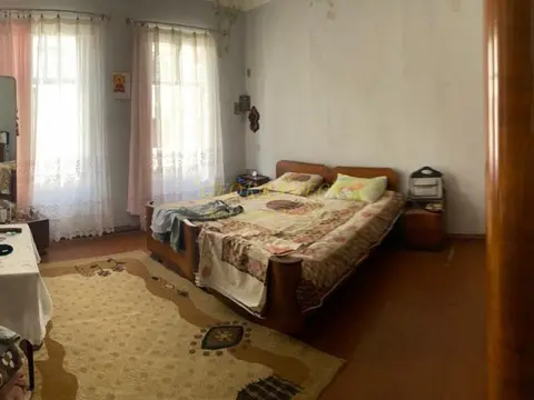 Четырехкомнатная квартира в исторической части города у площади Пьяцца.