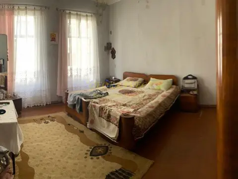 Четырехкомнатная квартира в исторической части города у площади Пьяцца.