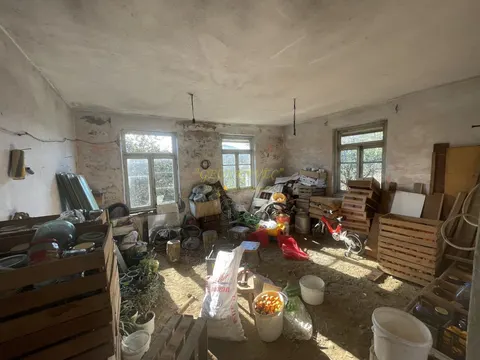 Продаётся частный дом с мандариновым садом в поселке Чакви, в1,5 км от моря.