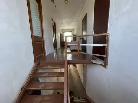 Продаётся частный дом с мандариновым садом в поселке Чакви, в1,5 км от моря.