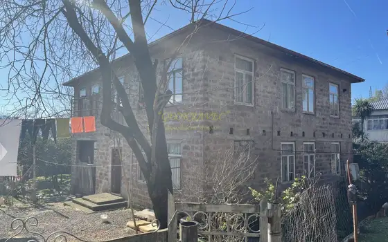 Продаётся частный дом с мандариновым садом в поселке Чакви, в1,5 км от моря. - სურათი 1