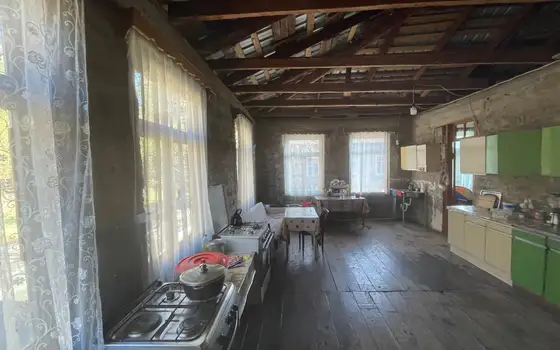 Продаётся частный дом с мандариновым садом в поселке Чакви, в1,5 км от моря.