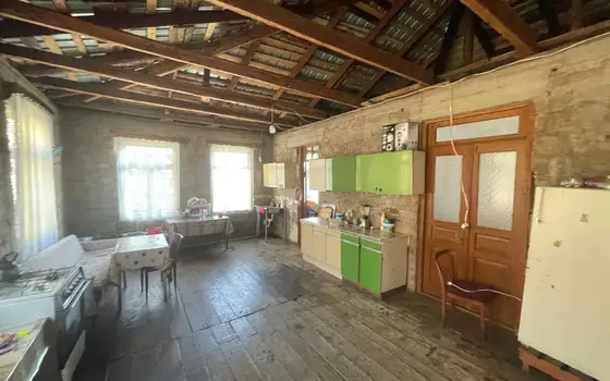 Продаётся частный дом с мандариновым садом в поселке Чакви, в1,5 км от моря.