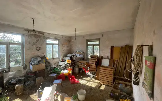 Продаётся частный дом с мандариновым садом в поселке Чакви, в1,5 км от моря.