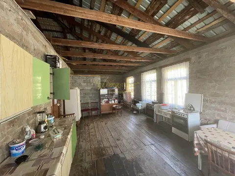 Продаётся частный дом с мандариновым садом в поселке Чакви, в1,5 км от моря.