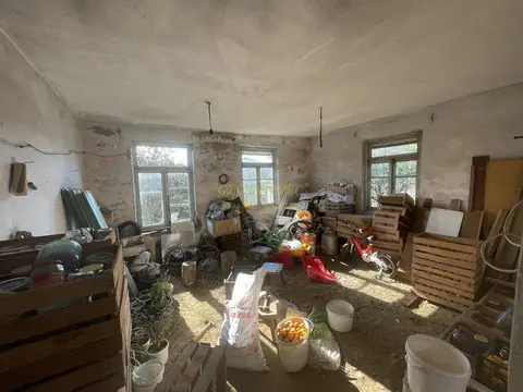 Продаётся частный дом с мандариновым садом в поселке Чакви, в1,5 км от моря.