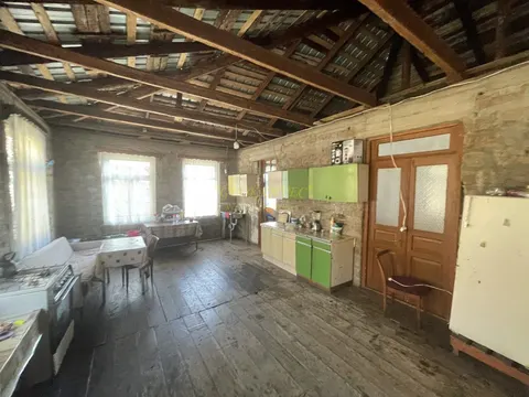 Продаётся частный дом с мандариновым садом в поселке Чакви, в1,5 км от моря.