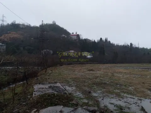 Земельный участок на берегу реки в тихом районе с видом на горы. - изображение 1