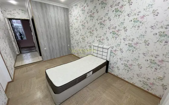 Продается два комната в старом Батуми на втором этаже.