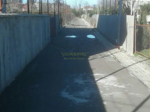 Земельный участок на продажу в тихом районе.