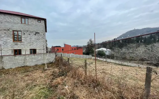 Земельный участок на центральной дороге в Ахалшени.