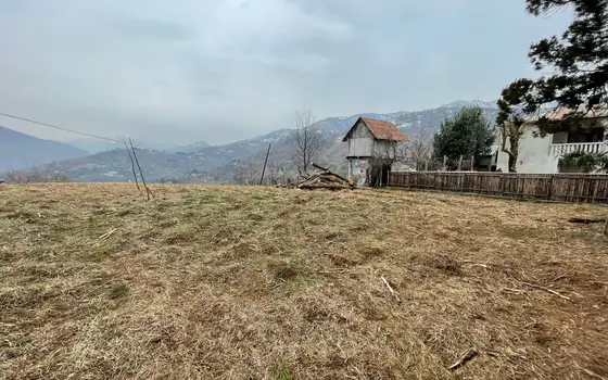 На продаже участок в 15 км-ах от города Батуми и от побережья Черного моря прекрасным видом на горные пейзажи.