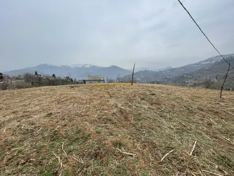 На продаже участок в 15 км-ах от города Батуми и от побережья Черного моря прекрасным видом на горные пейзажи.