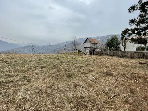 На продаже участок в 15 км-ах от города Батуми и от побережья Черного моря прекрасным видом на горные пейзажи.