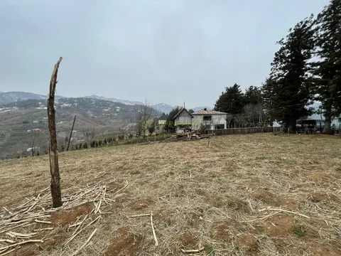 На продаже участок в 15 км-ах от города Батуми и от побережья Черного моря прекрасным видом на горные пейзажи.
