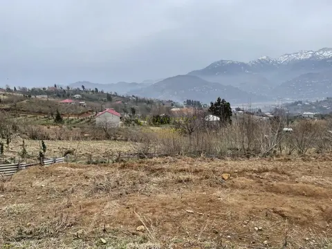 На продаже участок в 15 км-ах от города Батуми и от побережья Черного моря прекрасным видом на горные пейзажи у маленькой реки.