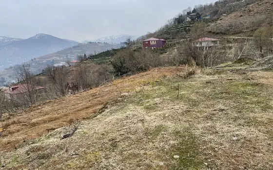 На продаже участок в 15 км-ах от города Батуми и от побережья Черного моря прекрасным видом на горные пейзажи у маленькой реки.