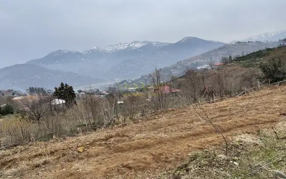 На продаже участок в 15 км-ах от города Батуми и от побережья Черного моря прекрасным видом на горные пейзажи у маленькой реки.