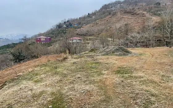 На продаже участок в 15 км-ах от города Батуми и от побережья Черного моря прекрасным видом на горные пейзажи у маленькой реки.