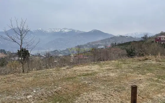 На продаже участок в 15 км-ах от города Батуми и от побережья Черного моря прекрасным видом на горные пейзажи у маленькой реки.