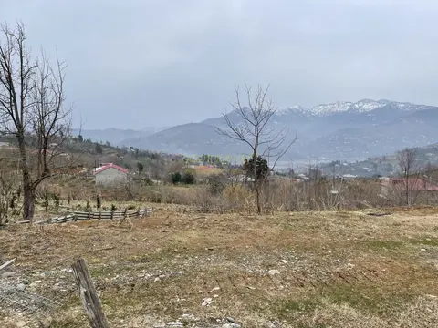 На продаже участок в 15 км-ах от города Батуми и от побережья Черного моря прекрасным видом на горные пейзажи у маленькой реки.
