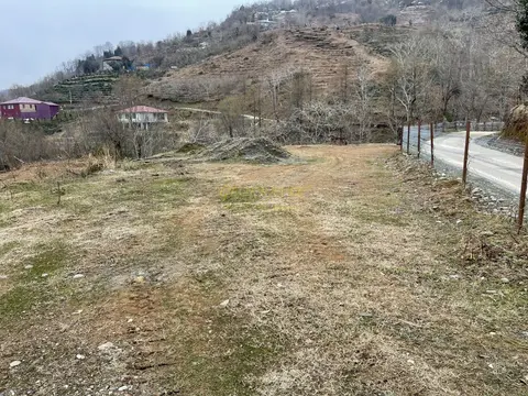 На продаже участок в 15 км-ах от города Батуми и от побережья Черного моря прекрасным видом на горные пейзажи у маленькой реки.