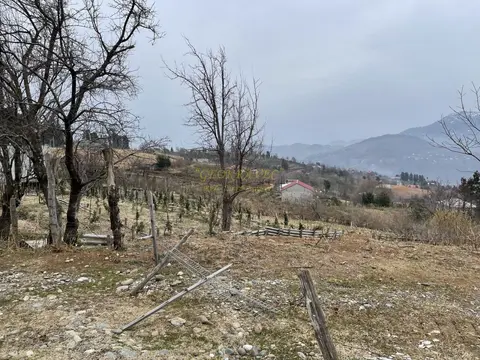 На продаже участок в 15 км-ах от города Батуми и от побережья Черного моря прекрасным видом на горные пейзажи у маленькой реки.