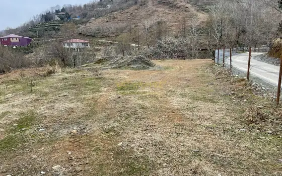 На продаже участок в 15 км-ах от города Батуми и от побережья Черного моря прекрасным видом на горные пейзажи у маленькой реки.