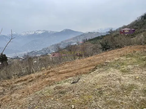 На продаже участок в 15 км-ах от города Батуми и от побережья Черного моря прекрасным видом на горные пейзажи у маленькой реки.
