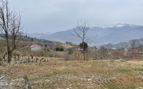 На продаже участок в 15 км-ах от города Батуми и от побережья Черного моря прекрасным видом на горные пейзажи у маленькой реки.