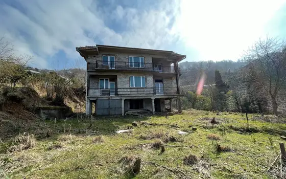 Трехэтажный дом с видом на море в Аджарии - изображение 1