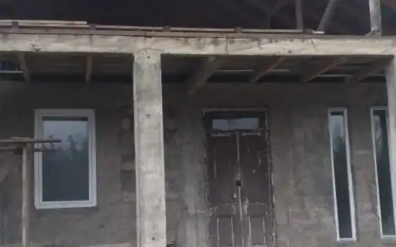 Продается частный дом с земельным участком в Натанеби.