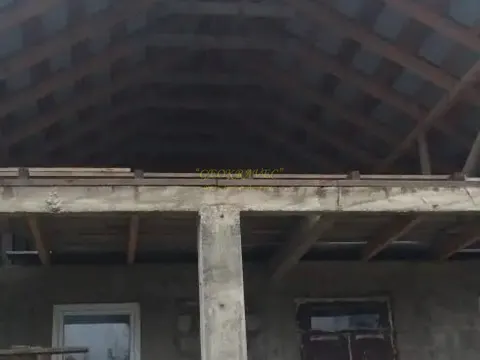 Продается частный дом с земельным участком в Натанеби.