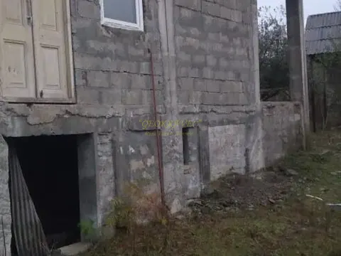 Продается частный дом с земельным участком в Натанеби.