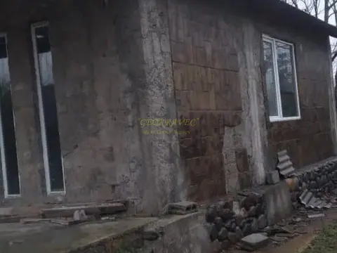 Продается частный дом с земельным участком в Натанеби.