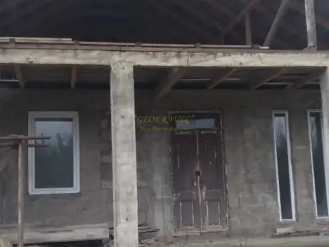 Продается частный дом с земельным участком в Натанеби.