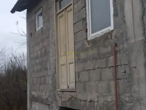 Продается частный дом с земельным участком в Натанеби.