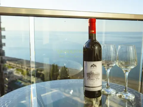 Квартира с ремонтом у моря в гостиничном комплексе "Orbi Sea Tower".