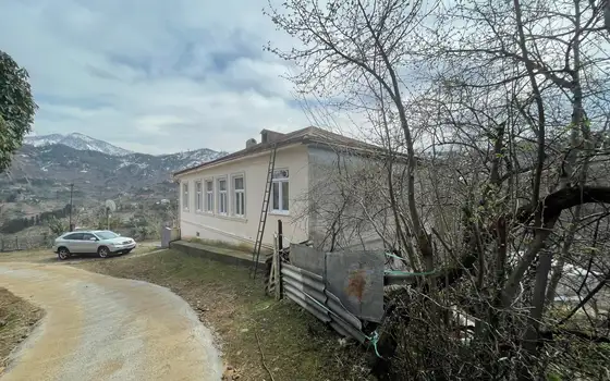 Частный дом с видом на горы в тихом месте в Сахалвашо.